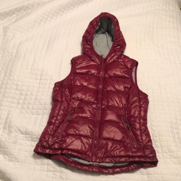 Burgundy puffy vest - Picture 1 of 3